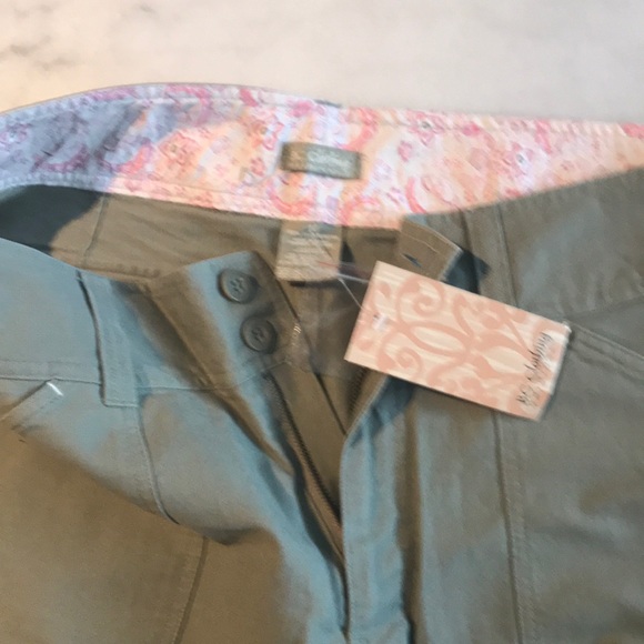 Shorts - Picture 3 of 3